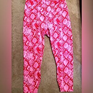 NWOT Fabletics Power Hold Size Large 7/8 legging length Snakeskin print